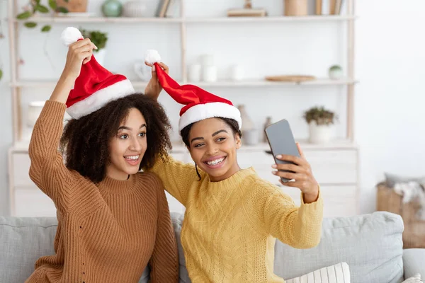 Nyår och jul tillsammans med vän hemma — Stockfoto