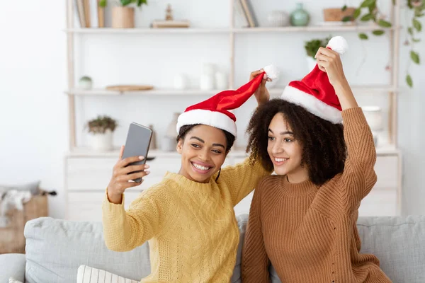 Kul tillsammans, redo för nyår och jul — Stockfoto
