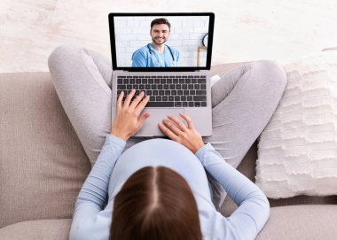Uzaktan kumandalı. Hamile bir kadının internetten tıbbi yardım alması, laptopta doktorlara danışması...