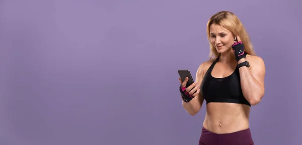 Música favorita para entrenamiento en casa o gimnasio en encierro —  Fotos de Stock