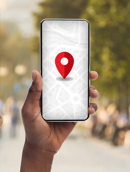 Smartphone With Opened Gps App With Red Pinpoint In Black Female Hand — Stock Photo, Image