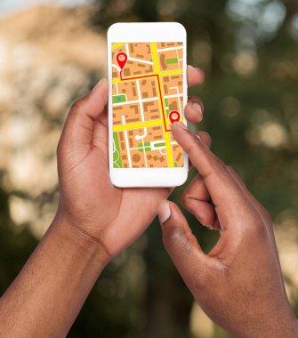 Siyah Adam Modern GPS Navigasyon Uygulaması Akıllı Telefon, Yaratıcı Kolaj 'da Açıldı