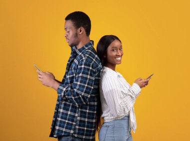 İlişkiler, sosyal ağlar ve internette sörf