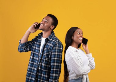 Covid-19 tecridi sırasında evde kendini izole etme üzerine modern iletişim.