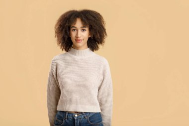 Yaşam tarzı, modern blog yazarı, işçi ya da öğrenci. Dost canlısı nesil Afro-Amerikan kadını