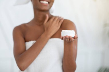 Rahatla, boş zaman, nemlendirici ve yaşlanma önleyici cilt bakımı