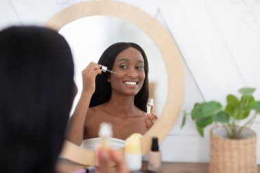 Rutin vücut güzellik hizmetleri, sabah prosedürleri ve evdeki yalnızlık sırasında tedavi