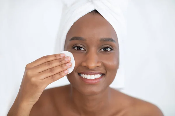 Youth, beauty and glowing skin, home care and spa — Stock Photo, Image