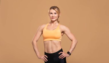 covid-19 tecridi sırasında spor blogcusu ve modern çalışma