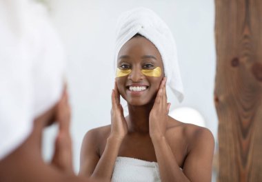 Sağlıklı taze cilt, yaşlanmayı önleyen göz maskesi, tedavi ve kozmetoloji.