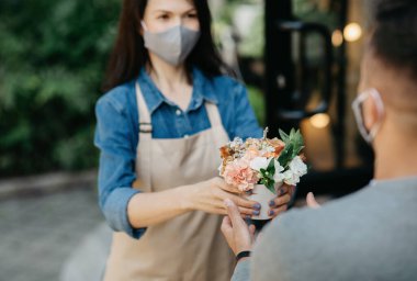 Kilitleme sırasında çiçek satma ve başlatma