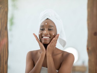 Cilt bakımı, güzellik dersleri ve cilt bakımı.