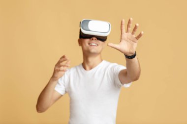 Sanal dünyada ve insani duygularda iş ve eğlence