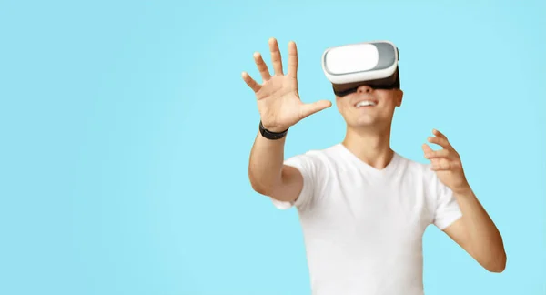 Entertainment in virtual world and modern technology for fun — Stock Photo, Image