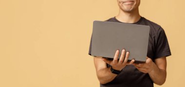 Covid-19 karantinası sırasında çevrimiçi olarak zorluklar ve sıkıntılar, kötü haberler ve hayal kırıklığı