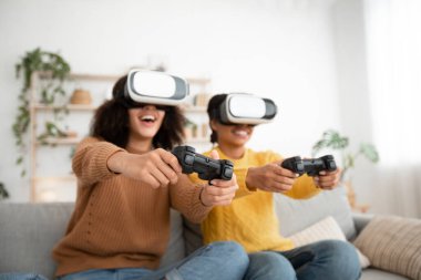 COVID-19 salgını sırasında evde sanal gerçeklikte oynamanın keyfi
