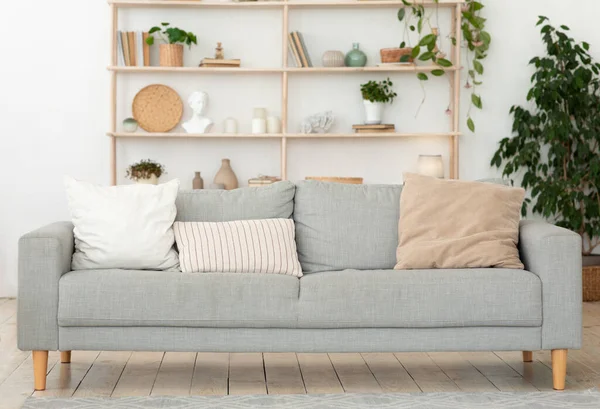 Útulný obývací pokoj, moderní nábytek v bytě — Stock fotografie
