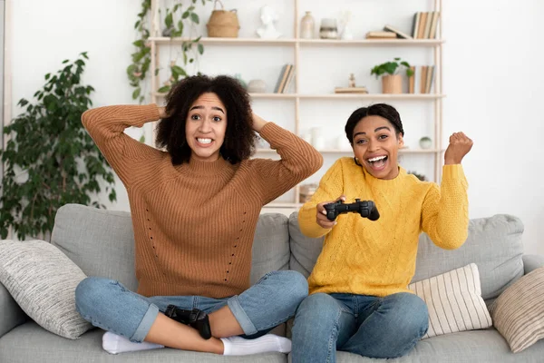 Perder e ganhar no jogo em casa — Fotografia de Stock