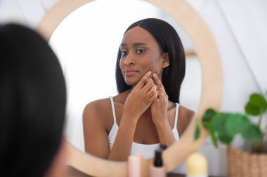 Sivilce tedavisi, sıkma, nokta, cilt bakımı, cilt sorunu yüzüne bastırma