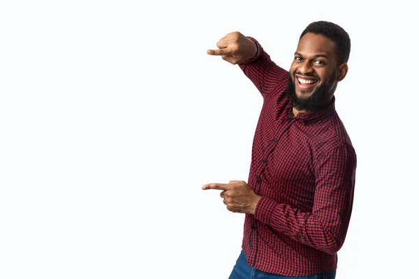 African Guy Pointing Fingers Aside Showing Blank Space, Studio Shot — Stock Photo, Image