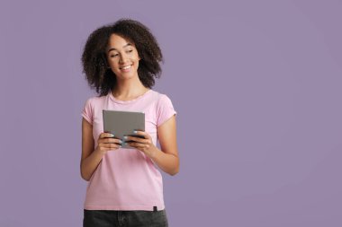 Duygular ve duygular, sosyal ağlar, çevrimiçi çalışma, sunum ve iyi sonuç