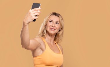 Antrenör blogger çekimi, serbest alan videosu ya da selfie