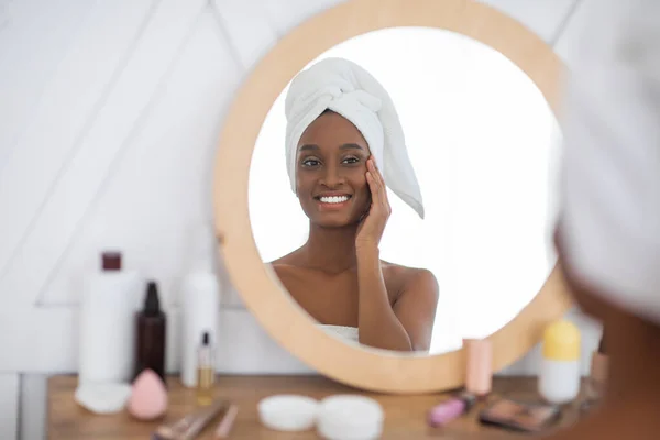 Perfekte Haut- und Schönheitspflege zu Hause — Stockfoto