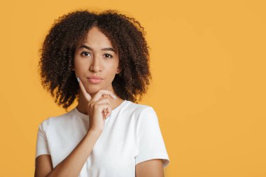 Güzel, güzel, tatlı bayan, genç model çene dokun, karar ver sorunları çöz, ikilemler