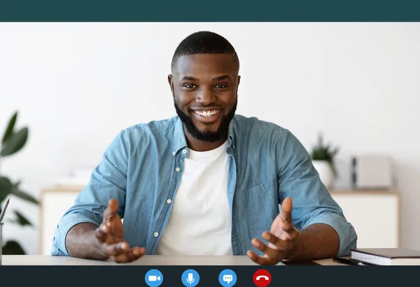 Online Interview. Device Screenshot With Smiling Black Hr Manager Making Video Call — Stock Photo, Image