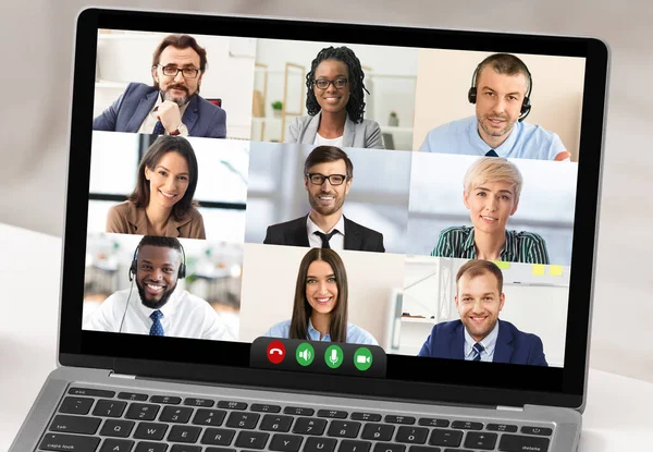 Close up of Laptop Screen with Business People having Online Meeting — стоковое фото