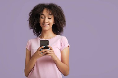 Romantik mesaj, sohbet, iyi ruh hali, sosyal ağlar ve mağazadan en iyi teklif