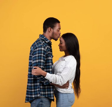 Karı koca arasındaki duygular ve romantik ilişkiler