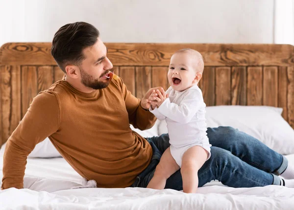 Daddy And Toddler Having Fun Bonding And Playing At Home — Stock Photo, Image