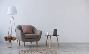 Çevrimiçi uzaktan çalışma için işyeri veya rahatlamak için boho tasarımı