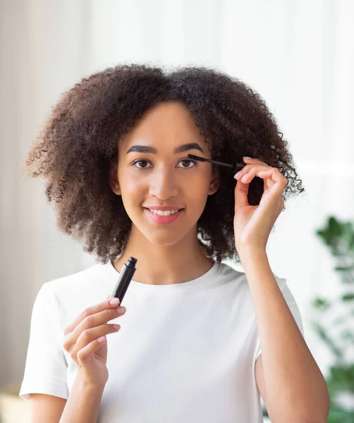 Mjuk hud, perfekt daglig makeup och utmärkta ögonfransar — Stockfoto