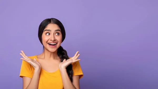 Close up portret van gelukkig jong indisch vrouw — Stockfoto