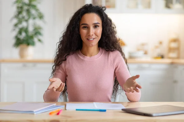 Remote Tutoring Concept. Young Female Teacher Talking At Camera, Explaining Lesson — Stock Photo, Image