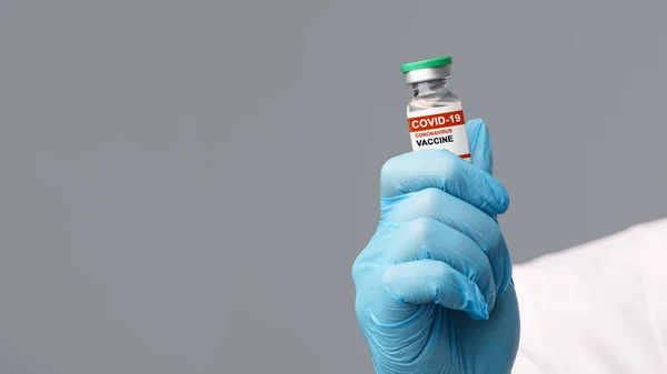 Vial with Coronavirus Covid-19 Vaccine In Doctor In Blue Gloves — 스톡 사진