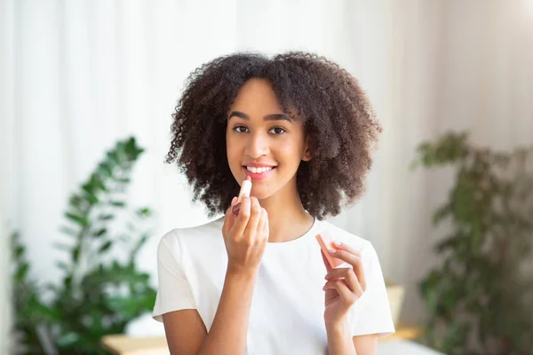 Melembab bibir dan pencegahan mengupas retak kulit halus — Stok Foto