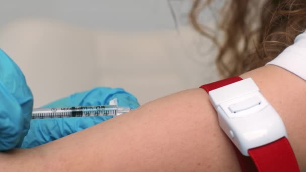 Insulin injection. Close up shot of doctor hands in medical gloves injecting diabetic woman with meds — Stock Video