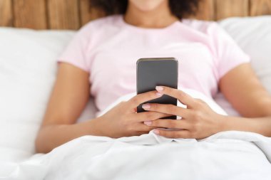 Sosyal ağlar, internette sörf, haber ve hafta sonları evde sohbet.