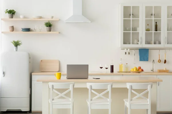 Interior minimalista contemporáneo de cocina y diseño moderno — Foto de Stock