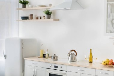 Kiralık ev, emlak, aşçılığa hazır ev yemekleri, sağlıklı yiyecekler.