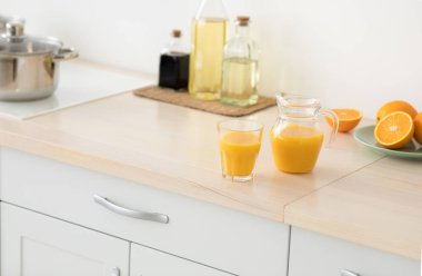 Sağlıklı yiyecekler, vitaminler ve meyveler kendini tecrit sırasında evde olacak.