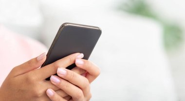 Cep telefonu, teknoloji, çevrimiçi alışveriş, mobil uygulamalar, mesajlaşma, bağımlılık...