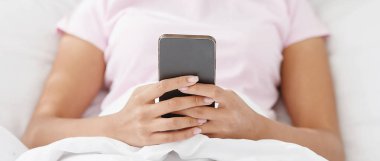 Satış mesajı, sosyal ağlar ve Covid-19 tecrit sırasında evde sohbet