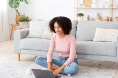 Evde uzaktan çalışma, COVid-19 karantinası sırasında serbest çalışma