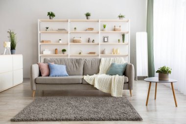 Konforlu iç tasarım, modaya uygun basit tasarım ve mobilyalar