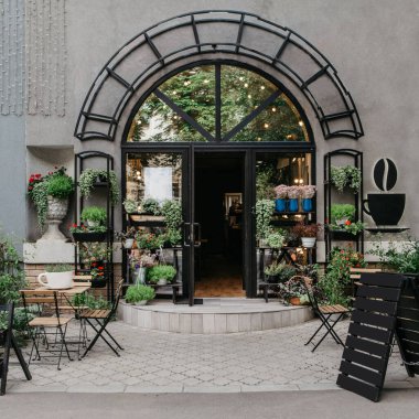 Modern çiçek stüdyosunun, atölyenin ve eko kafenin kırsal tarzı