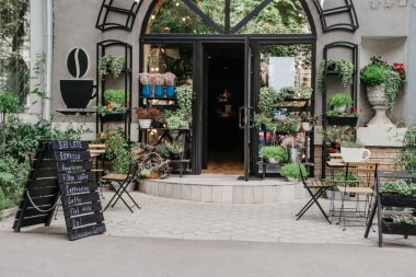 Buluşma için güzel bir yer, Covid-19 salgınından sonra şehirdeki eko kafe ve çiçek stüdyosu açılıyor.